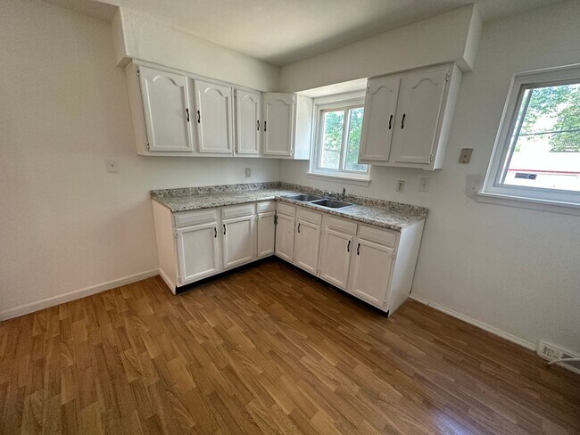 Foto del edificio - 4 Bedroom Single Lee/Harvard Area