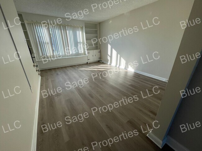 Building Photo - Beautiful 4 Bedroom, 1 Bath in Clifton Hei...