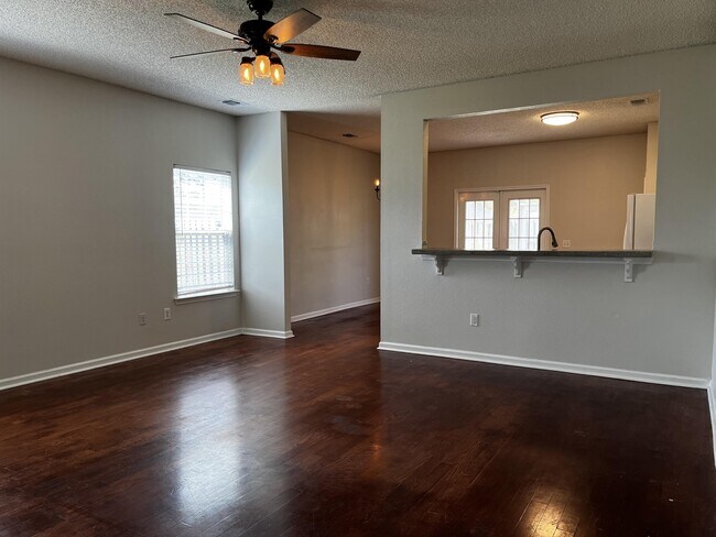 Foto del edificio - 723 E Bristol Way