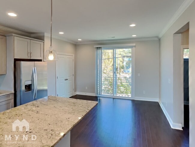 Building Photo - 2547 Statesville Ave