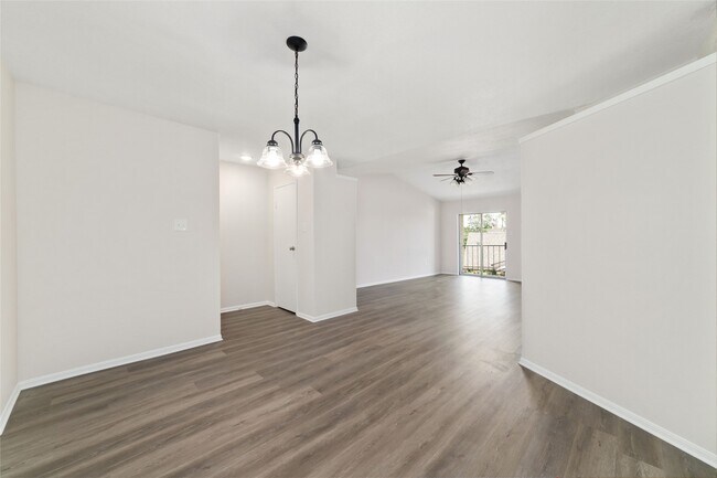 Foto del edificio - 3770 Lovers Wood Ln
