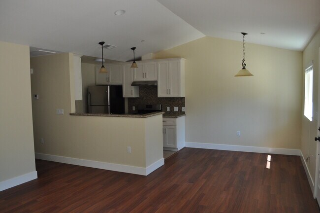 Foto del edificio - 2 Bed, 2 Bath Unit in Cardiff By The Sea
