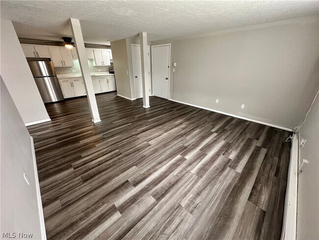 Building Photo - 660 S Shore Ct