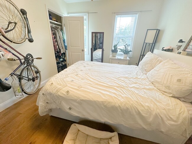 Building Photo - 85 Baxter St