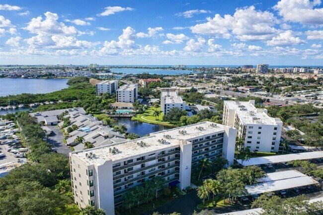 Foto del edificio - 1316 Pasadena Ave S