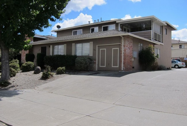 Front - 646 Arbutus Ave