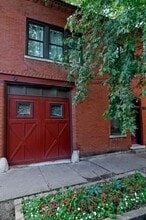 Building Photo - 1357 N Wolcott Ave