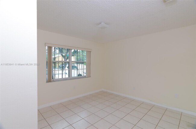 Building Photo - 3373 SW 28th Terrace
