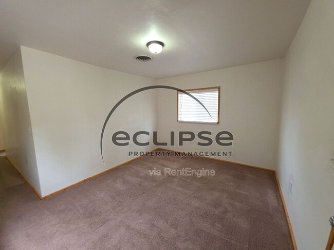 Building Photo - 908 9th St