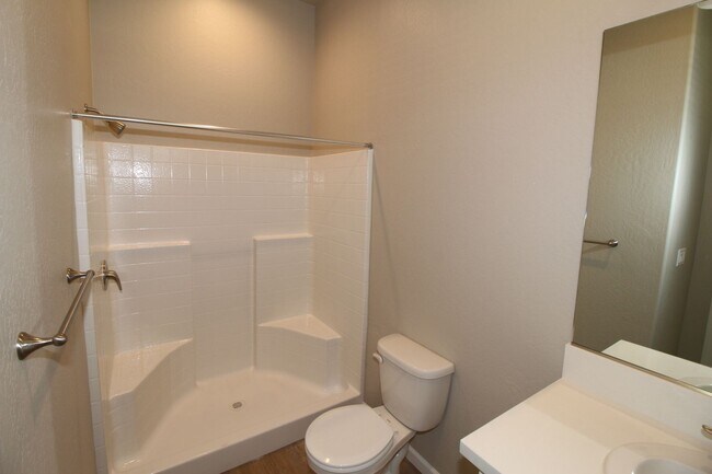 Foto del edificio - FOR RENT - BRAND NEW 2BED/2BATH - Clinton/Arthur - 2347\ N Arthur