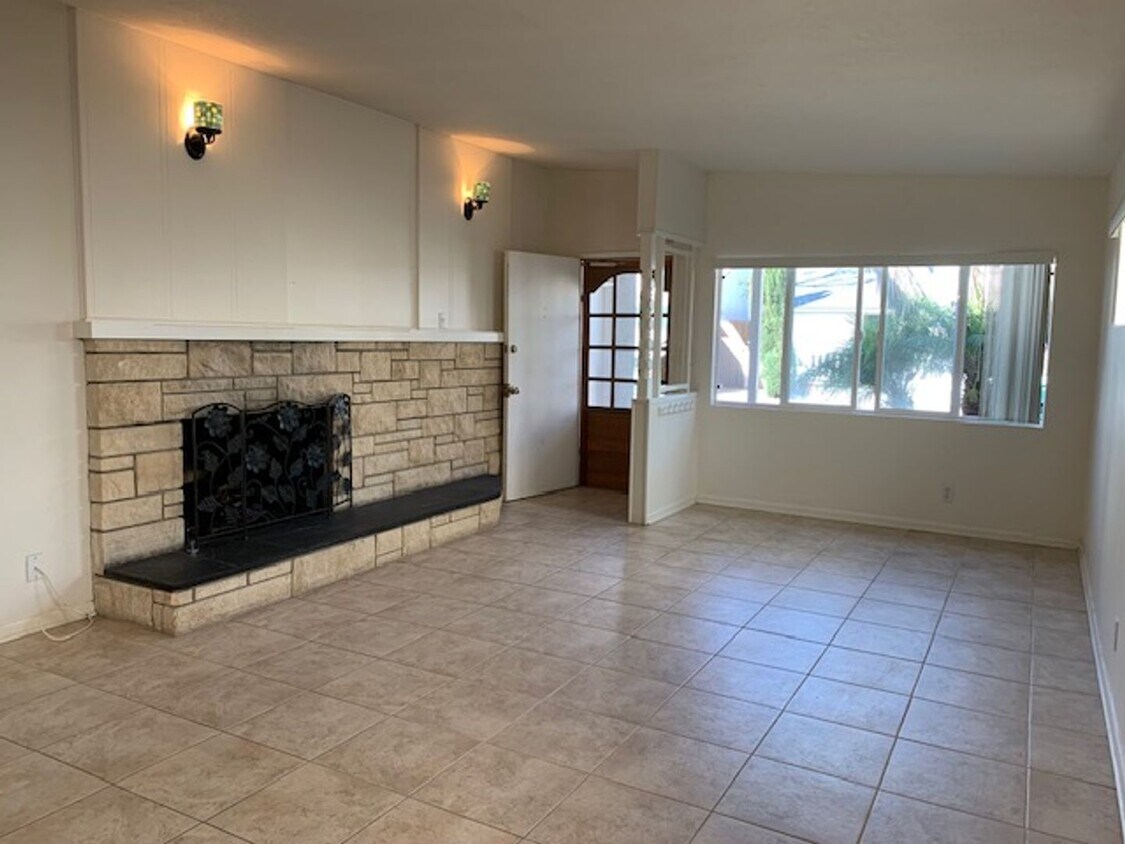 Silverstrand | Oxnard | 2 Bed + 1 Bath - Silverstrand | Oxnard |  2 Bed + 1 Bath