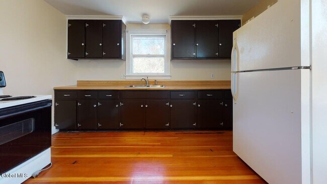 Foto del edificio - 63 Wellington Ave