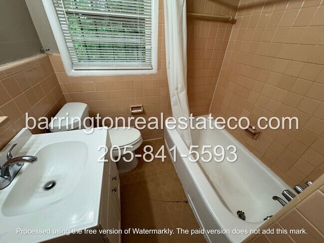 Foto del edificio - 393 Sunbrook Ave