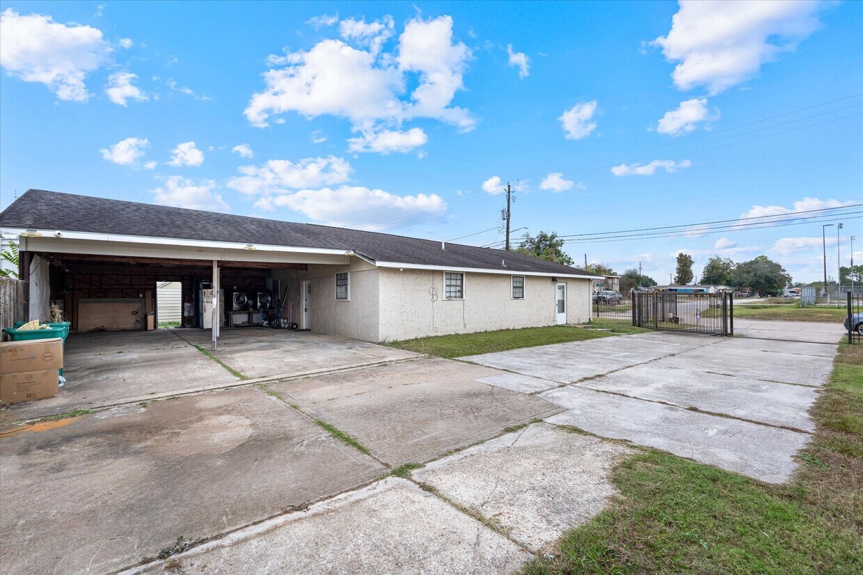 Foto del edificio - 2910 San Augustine Ave