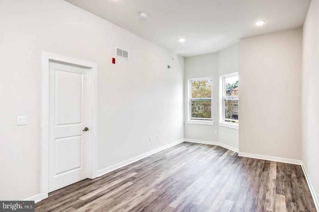 Foto principal - 4912 Baltimore Ave