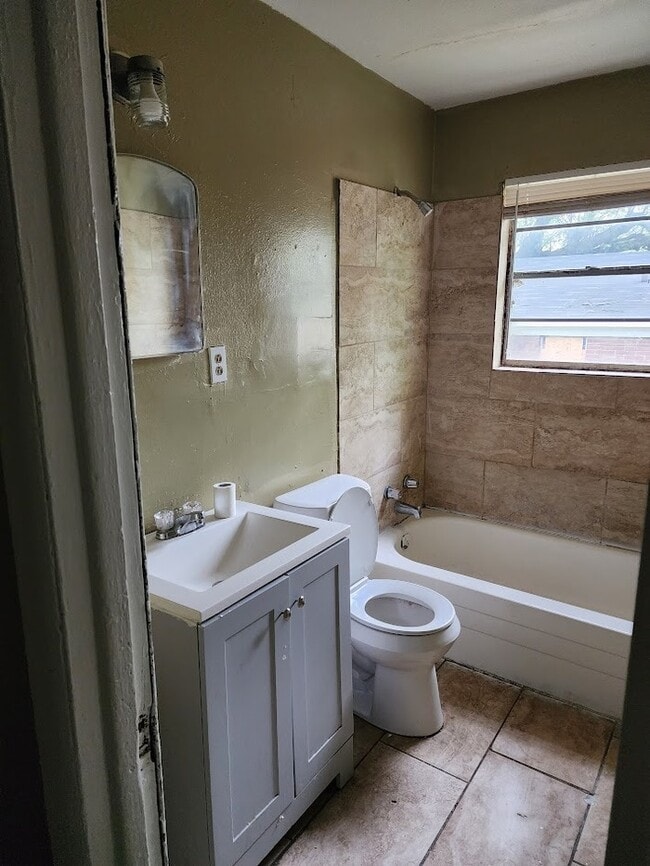 Photo - 306 E Waldorf Ave House