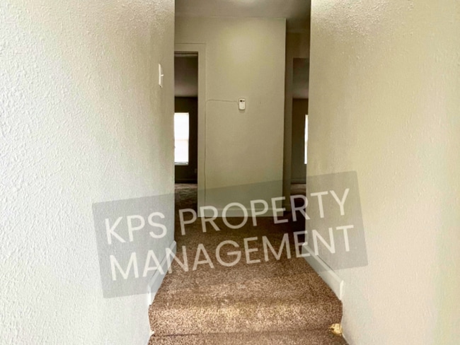 Building Photo - 665 S Kansas St