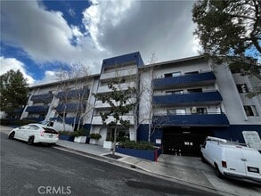 Building Photo - 10982 Roebling Ave