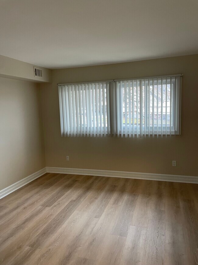 Dormitorio de la planta principal - 2872 Davison Ave
