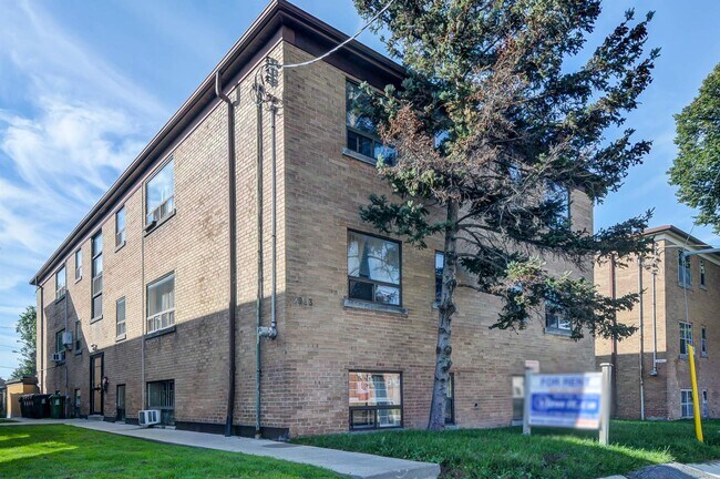 Photo du bâtiment - East York Apartments