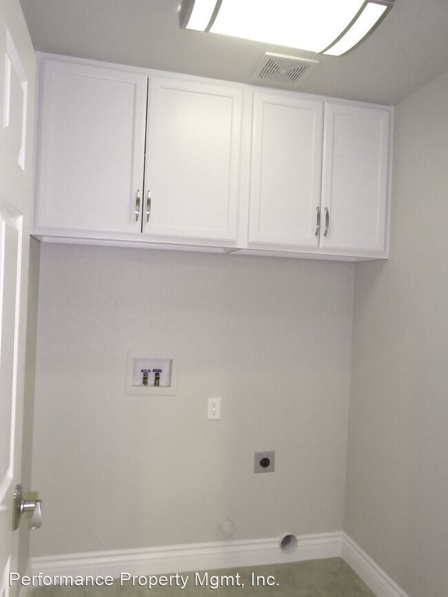 Foto del edificio - 3 br, 2 bath House - 5622 W. Chennault Ave.