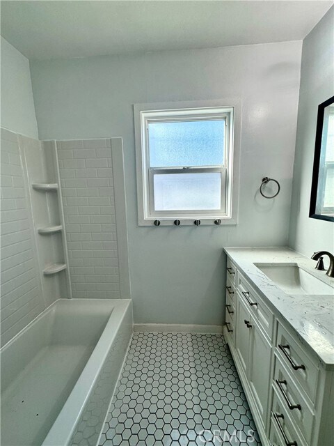 Foto del edificio - 1077 E 33rd St