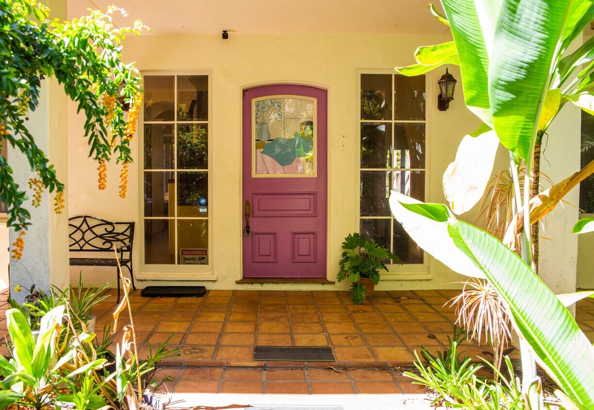Primary Photo - Spacious 4-Bedroom Retreat in Haiku with S...