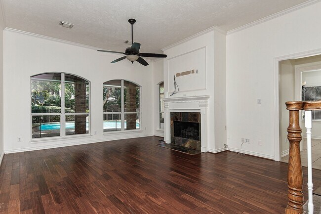 Foto del edificio - 27 Bluff Creek Pl
