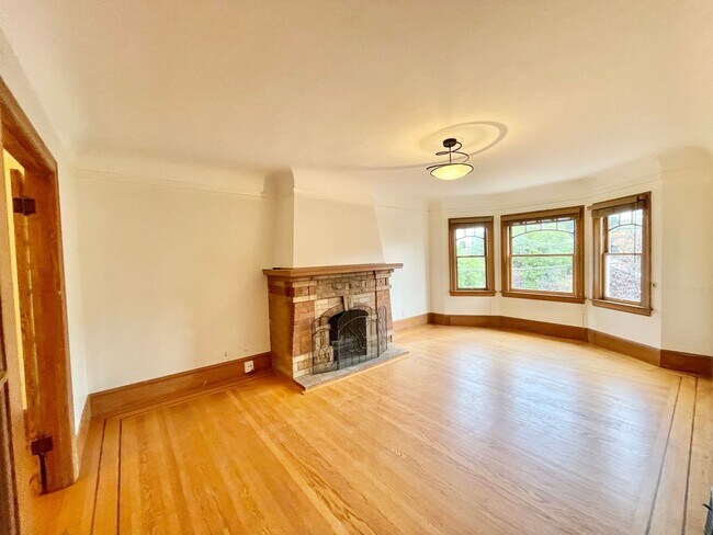 Building Photo - STUNNING, RENOVATED 4BR/3BA Potrero Home! ...