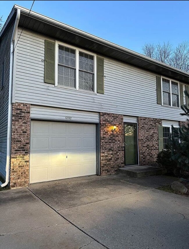 Building Photo - 6690-6692 North Dr