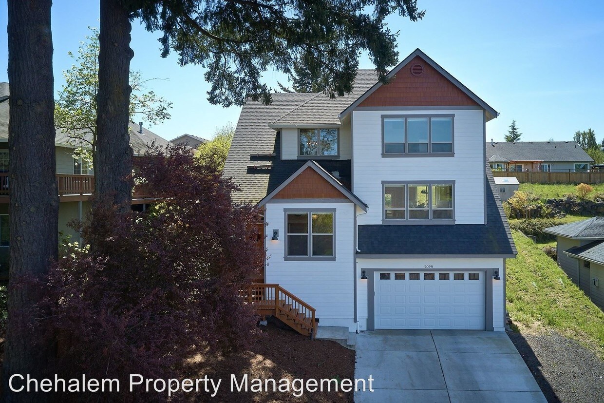 Foto principal - 4 br, 3 bath House - 2098 NE Lucy Belle St.