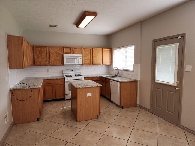 Foto del edificio - 19135 Prairie Bluff Dr
