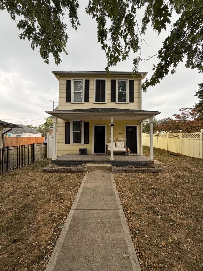 Building Photo - 164 E Mithoff St