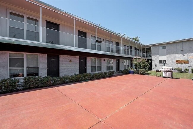 Building Photo - 5124 Live Oak St