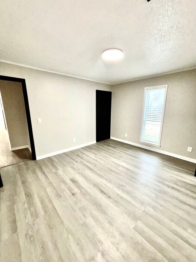 Foto del edificio - 5313 Johnwood- Valley View-Move In Ready!