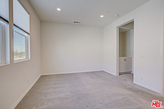 Photo - 681 S District Way House