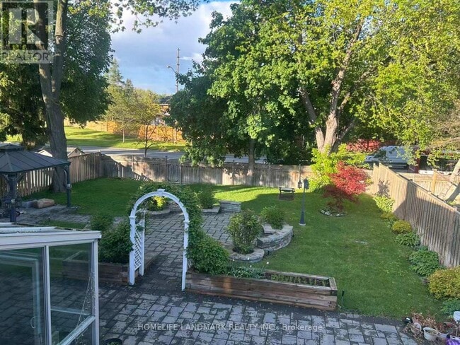 Building Photo - 37 Allangrove Crescent