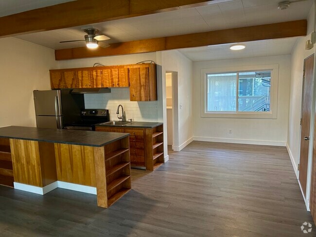Building Photo - 465 Winslow Way E