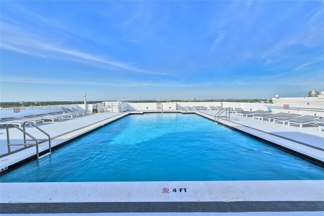 Foto del edificio - 1830 Radius Dr