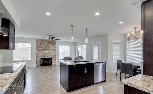 Building Photo - 2733 W Angel Way