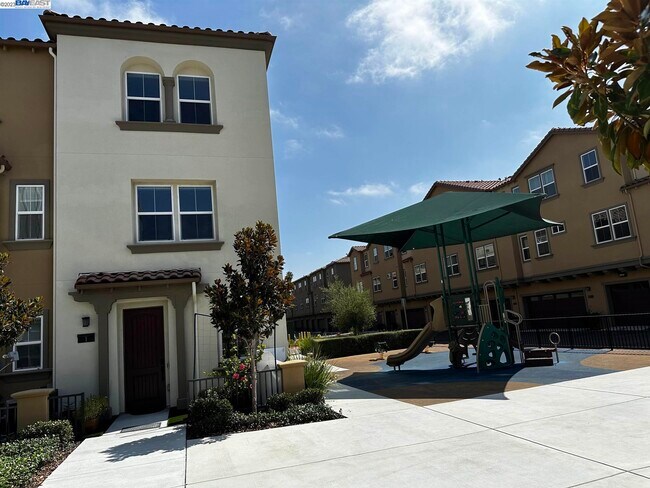 Building Photo - 1400 Civic Center Dr