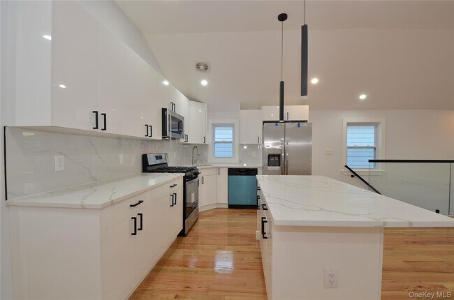 Foto del edificio - 219-42 112th Rd