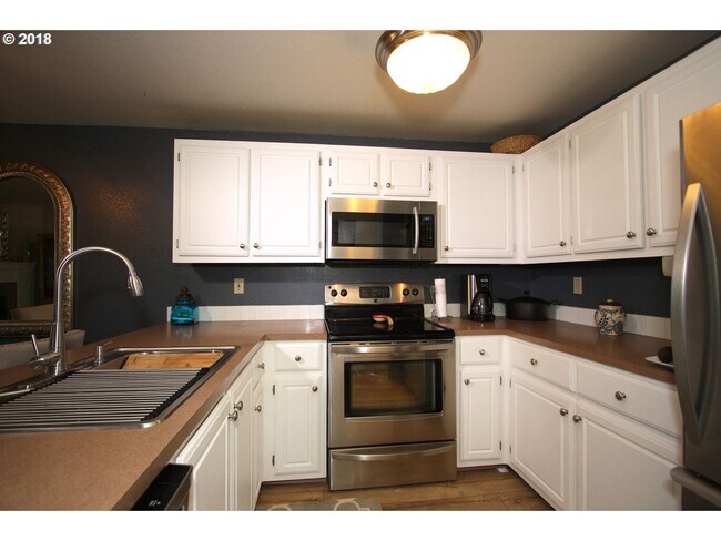Foto del edificio - Ground Level 2 Bedroom 1 Bathroom Condo Ac...