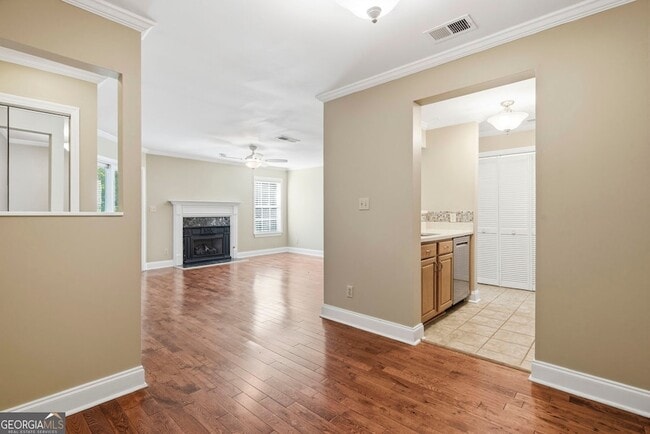 Building Photo - 728 Ridgefield Dr