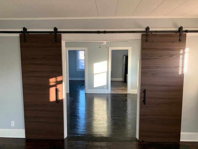 Foto del edificio - 5240 Section Ave