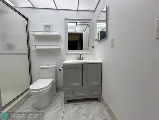 Building Photo - 5190 Las Verdes Cir