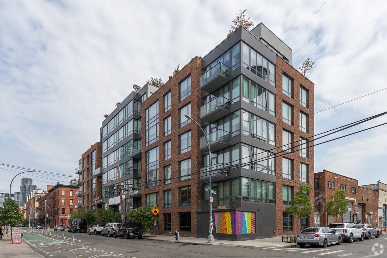 Building Photo - 50 Greenpoint Ave