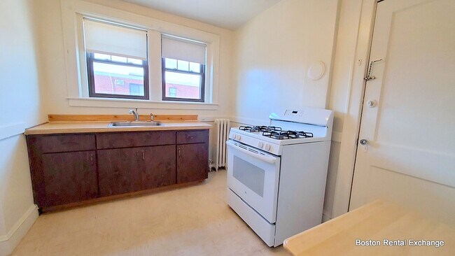 Building Photo - 22 W Wyoming Ave