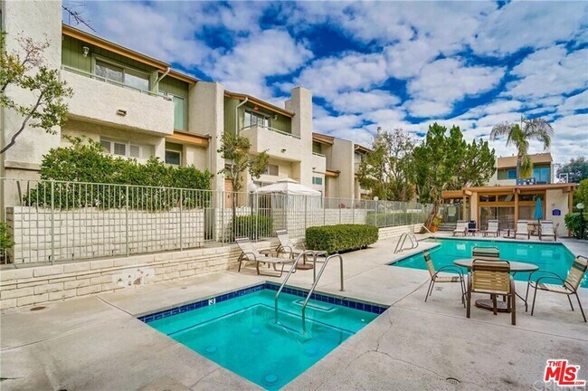 Foto del edificio - 12366 Chandler Blvd