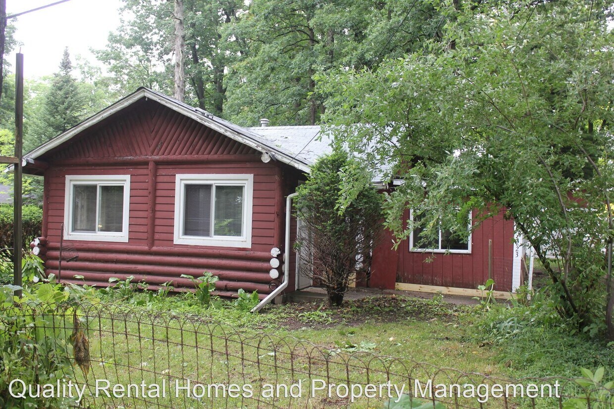 2 br, 1 bath House 223 Oak Grove House for Rent in Columbiaville